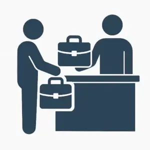 „Person übergibt alte Maschine an der Ladentheke, Fachhändler reicht neue Maschine im Rahmen des Lister Eintauschprogramms.“